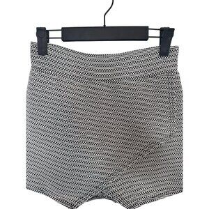 BOO HOO Size 4 Striped High-Waisted Women's Short -  Black & White